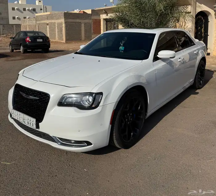 كرايزلر c300s نظيفة مع لوحة مميزة 0