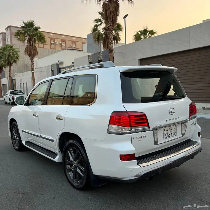 لكزس LX570 - 2012 محول 2015 بالكامل بحالة الوكالة . 8