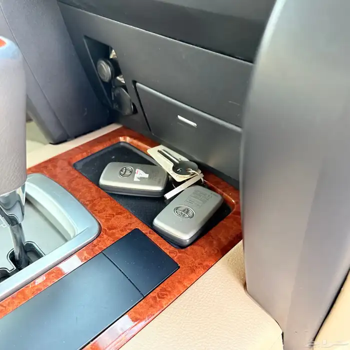 لاندكروزر 2015 فل كامل مخزن 22