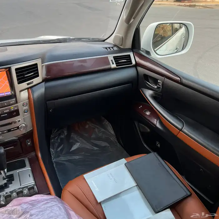 لكزس LX570 - 2012 محول 2015 بالكامل بحالة الوكالة . 38