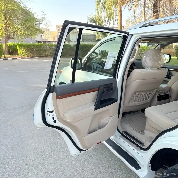 لاندكروزر 2015 فل كامل مخزن 17