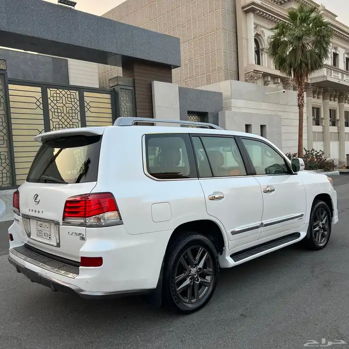 لكزس LX570 - 2012 محول 2015 بالكامل بحالة الوكالة . 13