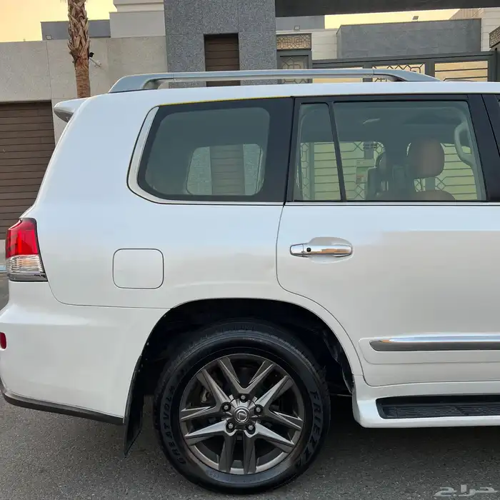 لكزس LX570 - 2012 محول 2015 بالكامل بحالة الوكالة . 15
