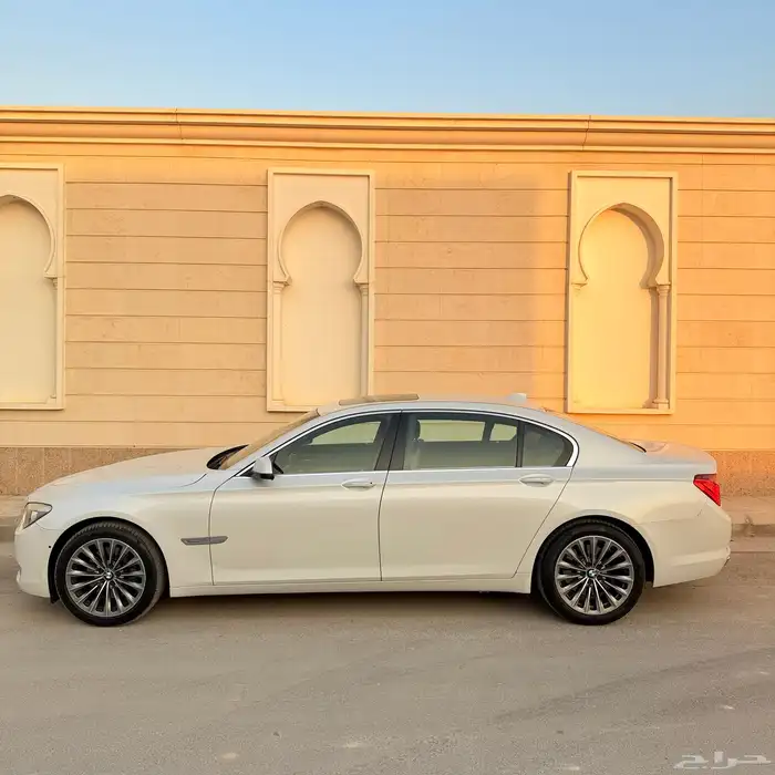 للبيع BMW 740Li مالك أول 26