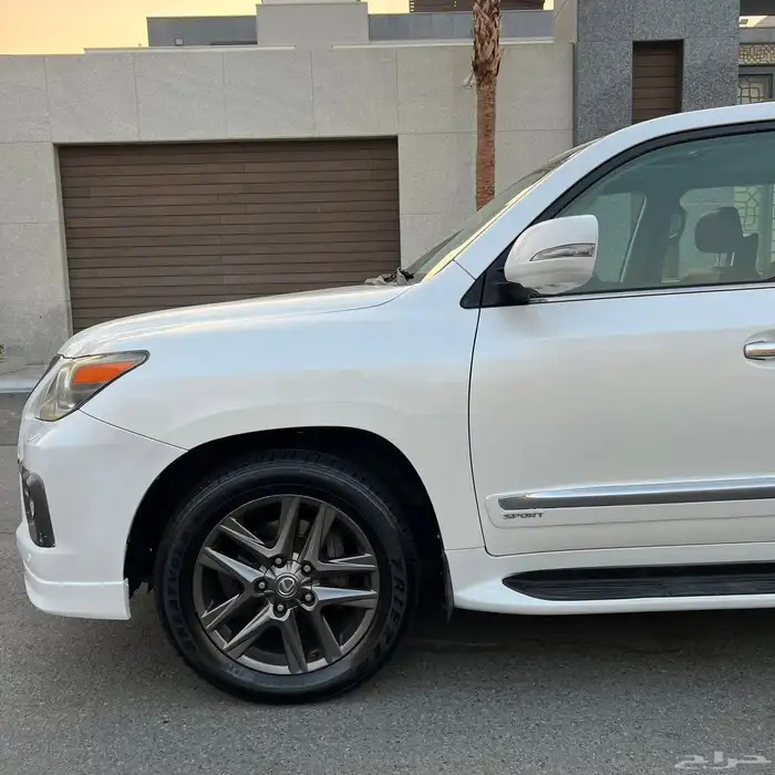 لكزس LX570 - 2012 محول 2015 بالكامل بحالة الوكالة . 3