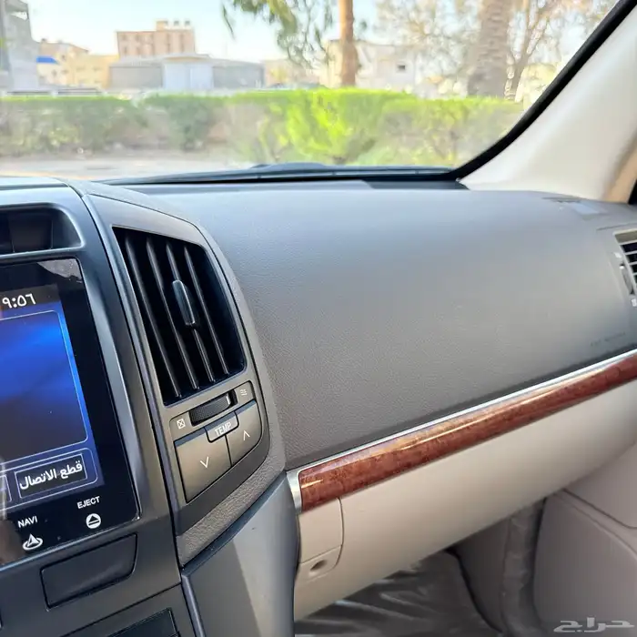 لاندكروزر 2015 فل كامل مخزن 13