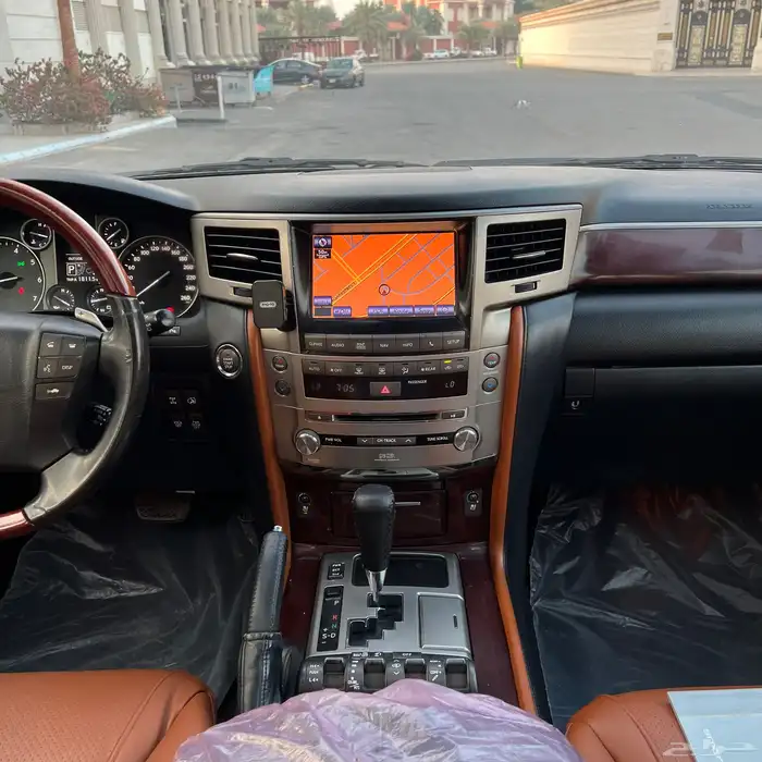 لكزس LX570 - 2012 محول 2015 بالكامل بحالة الوكالة . 37