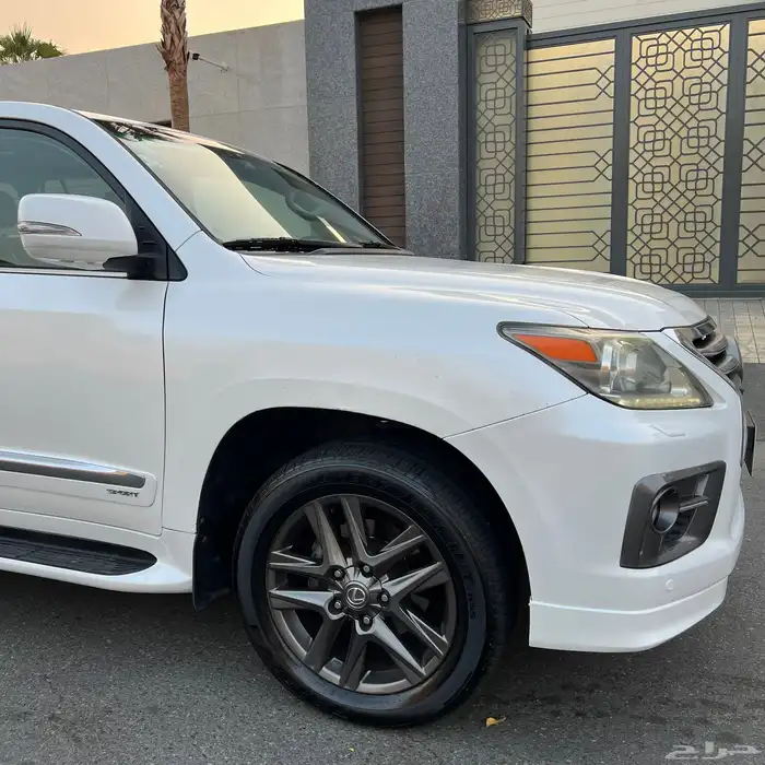 لكزس LX570 - 2012 محول 2015 بالكامل بحالة الوكالة . 18