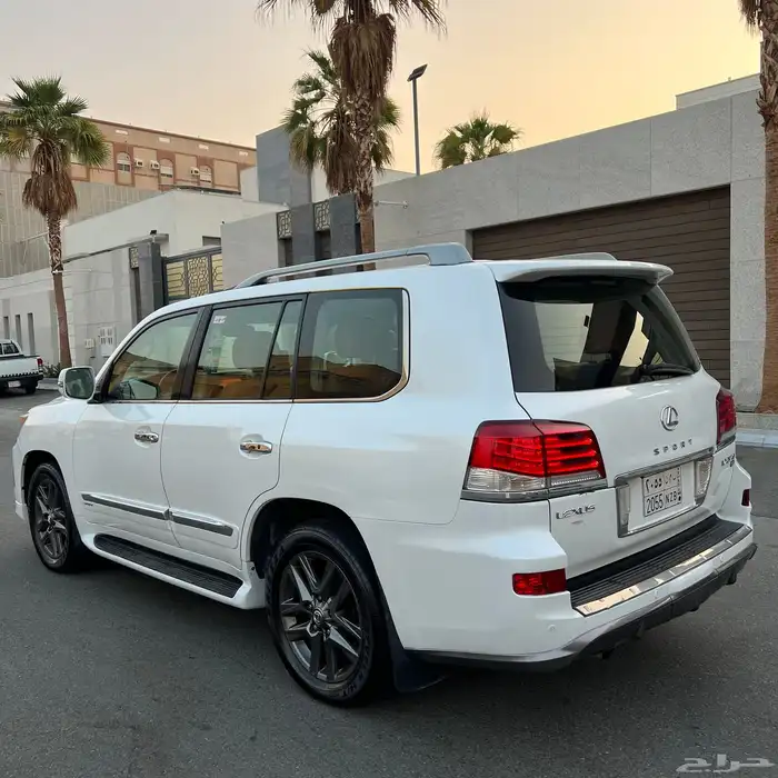 لكزس LX570 - 2012 محول 2015 بالكامل بحالة الوكالة . 7