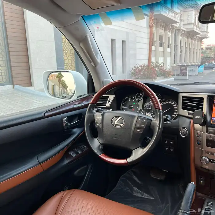 لكزس LX570 - 2012 محول 2015 بالكامل بحالة الوكالة . 36