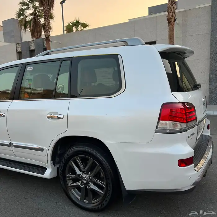 لكزس LX570 - 2012 محول 2015 بالكامل بحالة الوكالة . 6