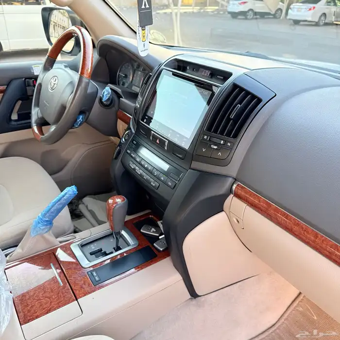 لاندكروزر 2015 فل كامل مخزن 20