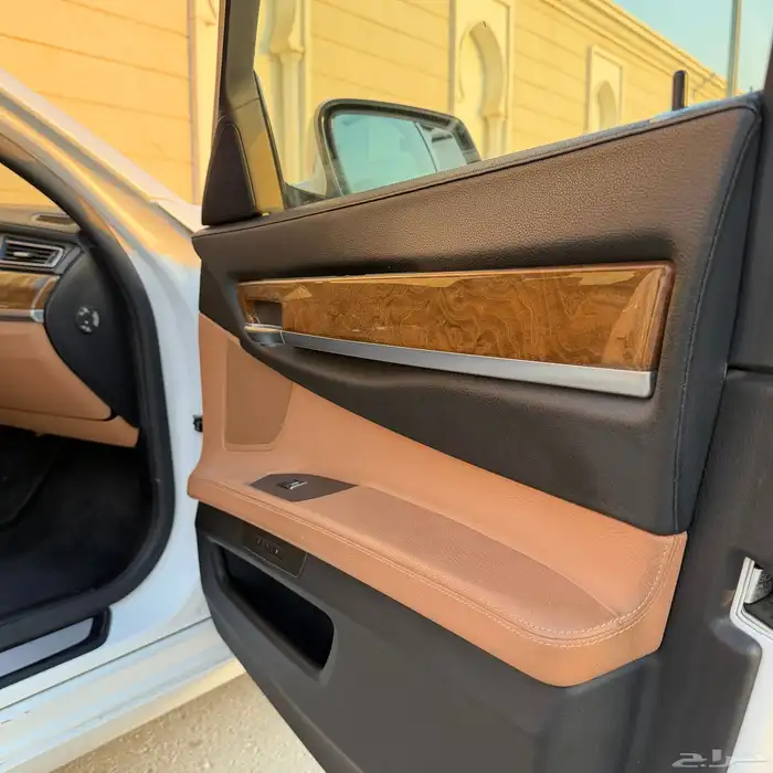 للبيع BMW 740Li مالك أول 18