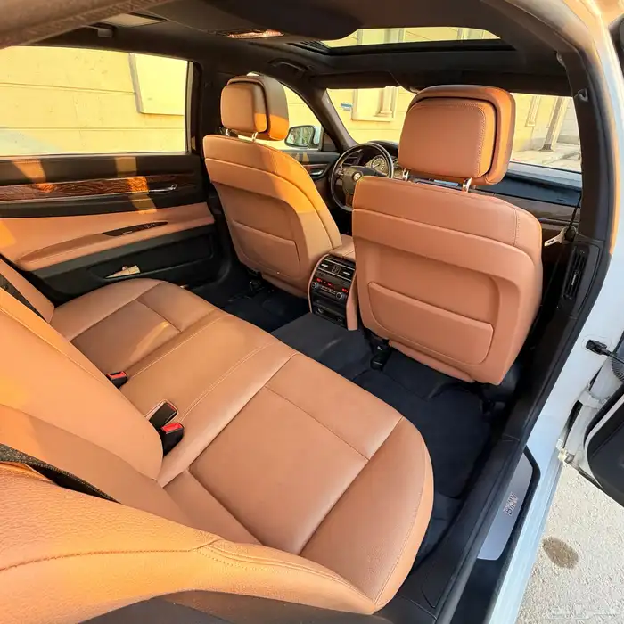 للبيع BMW 740Li مالك أول 24