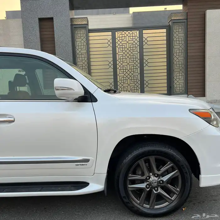 لكزس LX570 - 2012 محول 2015 بالكامل بحالة الوكالة . 17