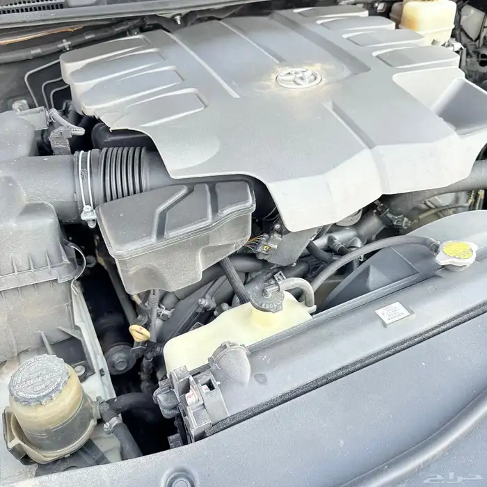 لاندكروزر 2015 فل كامل مخزن 10