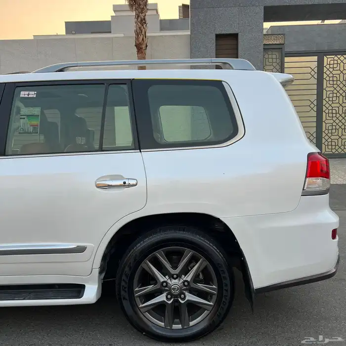 لكزس LX570 - 2012 محول 2015 بالكامل بحالة الوكالة . 5