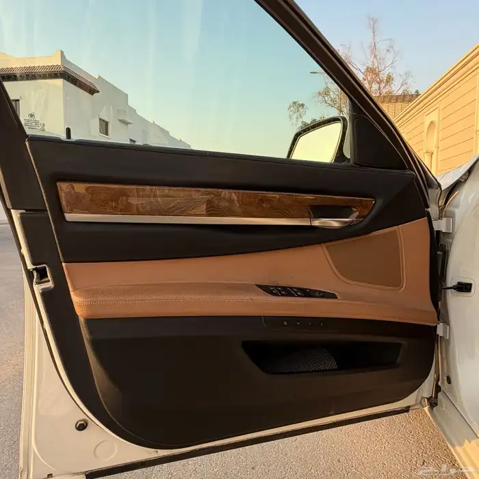 للبيع BMW 740Li مالك أول 5
