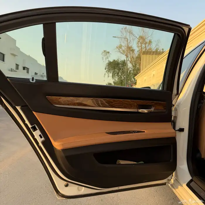 للبيع BMW 740Li مالك أول 9
