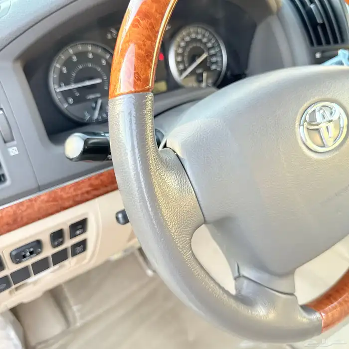 لاندكروزر 2015 فل كامل مخزن 9