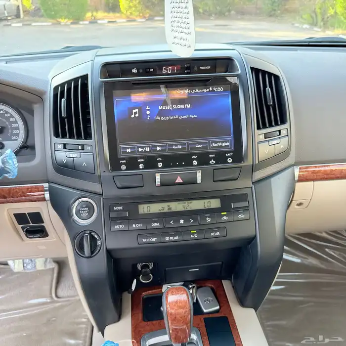 لاندكروزر 2015 فل كامل مخزن 12