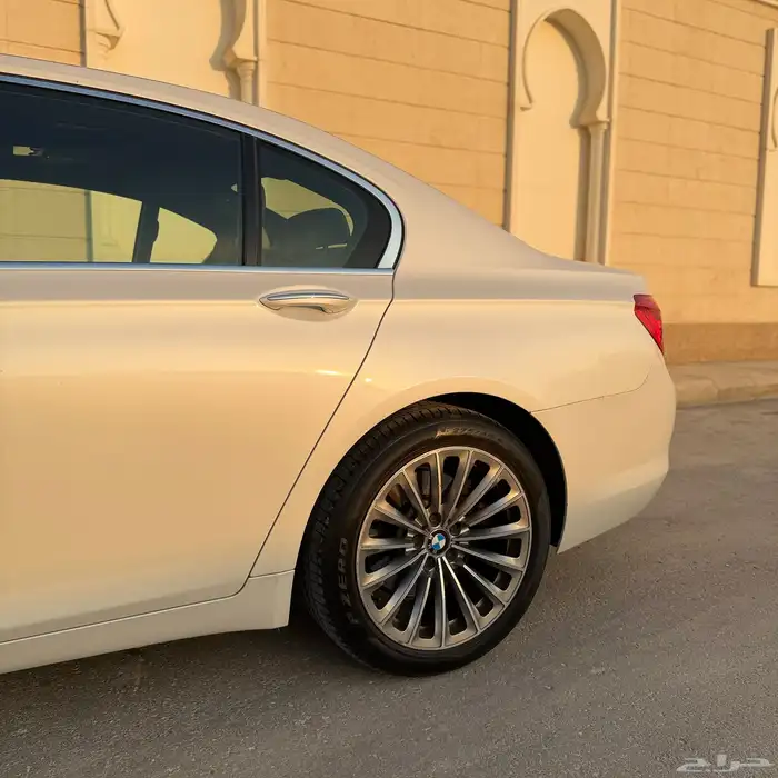 للبيع BMW 740Li مالك أول 16