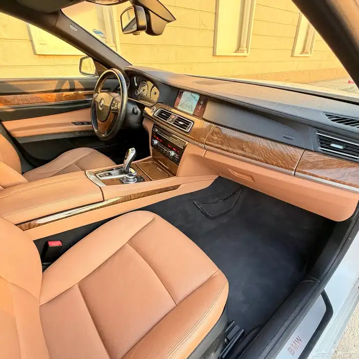 للبيع BMW 740Li مالك أول 21