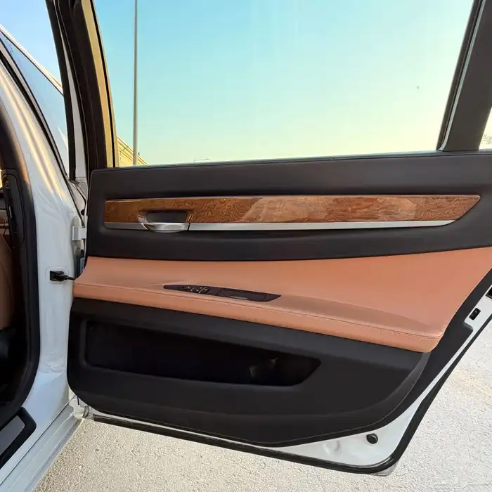 للبيع BMW 740Li مالك أول 25