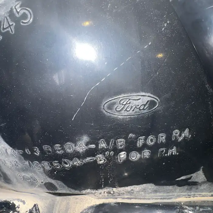 اصطبات كراون فيكتوريا 2000 - 2013 3