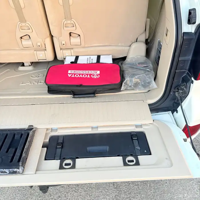 لاندكروزر 2015 فل كامل مخزن 23