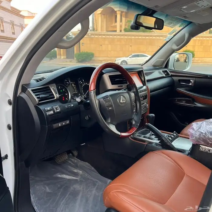 لكزس LX570 - 2012 محول 2015 بالكامل بحالة الوكالة . 24