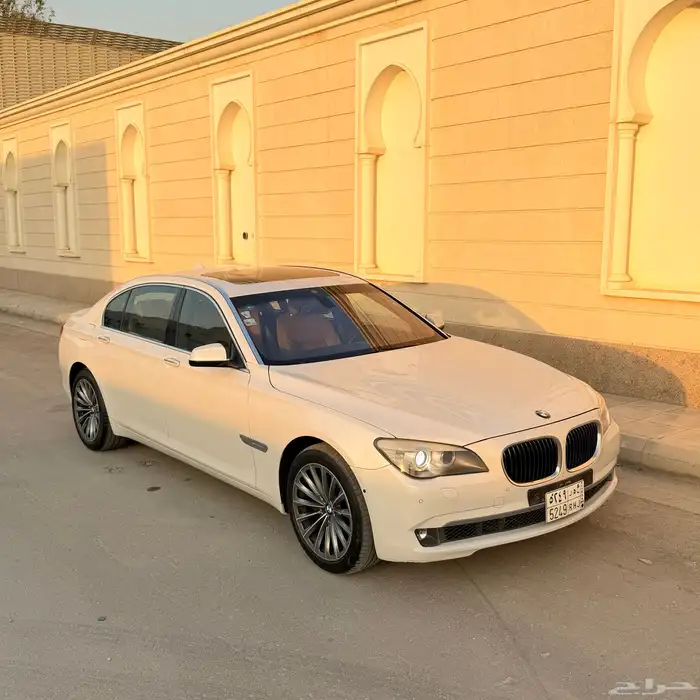 للبيع BMW 740Li مالك أول 19