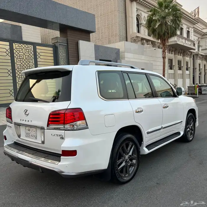 لكزس LX570 - 2012 محول 2015 بالكامل بحالة الوكالة . 12