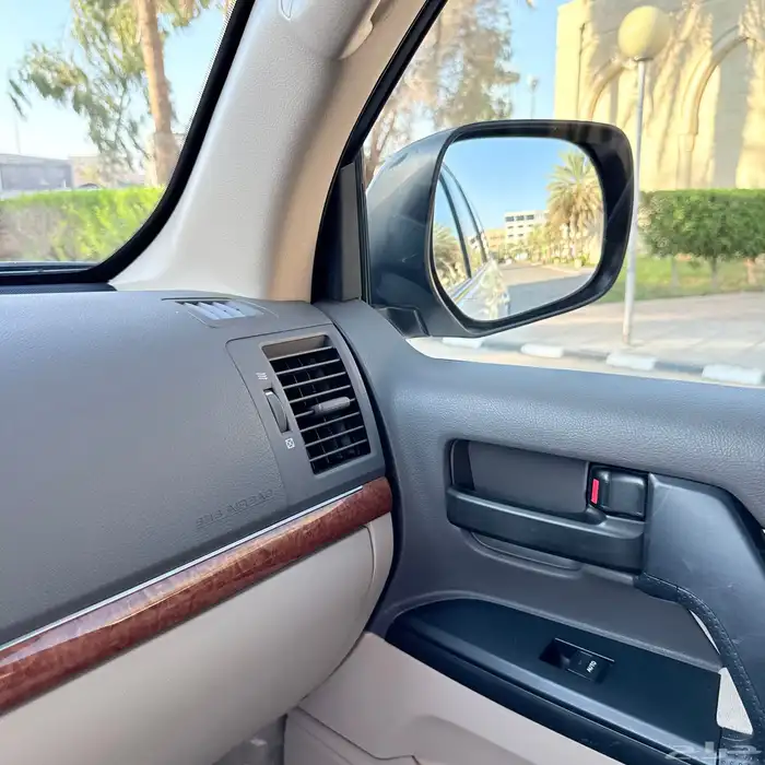 لاندكروزر 2015 فل كامل مخزن 14