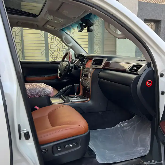 لكزس LX570 - 2012 محول 2015 بالكامل بحالة الوكالة . 33