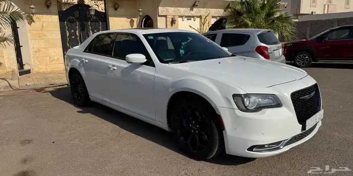 كرايزلر c300s نظيفة مع لوحة مميزة 1
