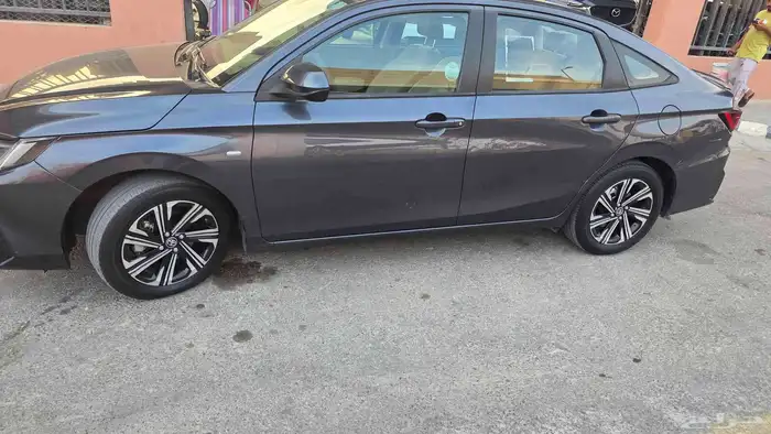 يارس 2024 نص فل للبيع ممشى 132k 1