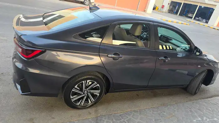 يارس 2024 نص فل للبيع ممشى 132k 3