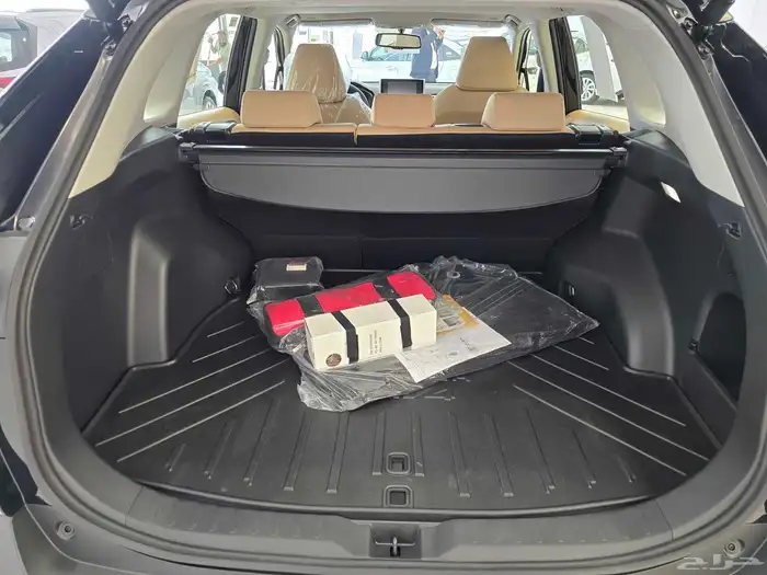 تويوتا راف فور XLE 2025 لون اسود 5