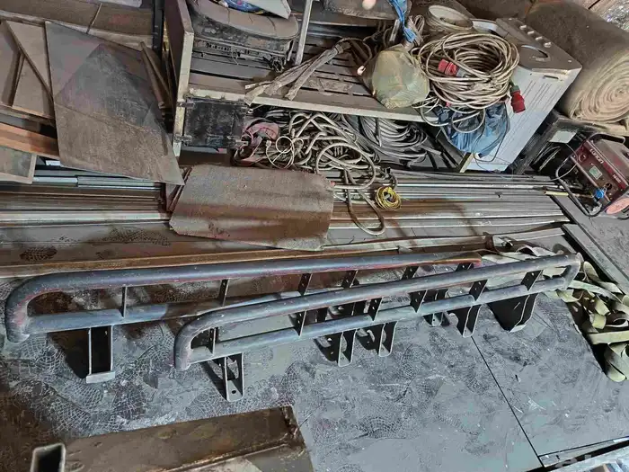 للبيع صدام امامي مع دعامات جانبية همر اتش 2 0