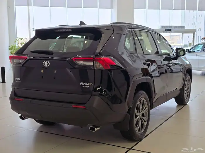 تويوتا راف فور XLE 2025 لون اسود 1