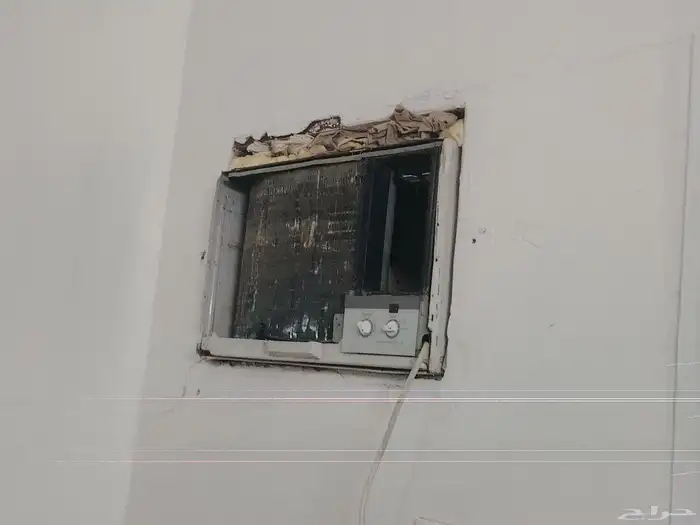 ثلاثه مكيفات وثلاج ومطبخ وبتقاز وربعه كراسي خشب نفر واحد 7