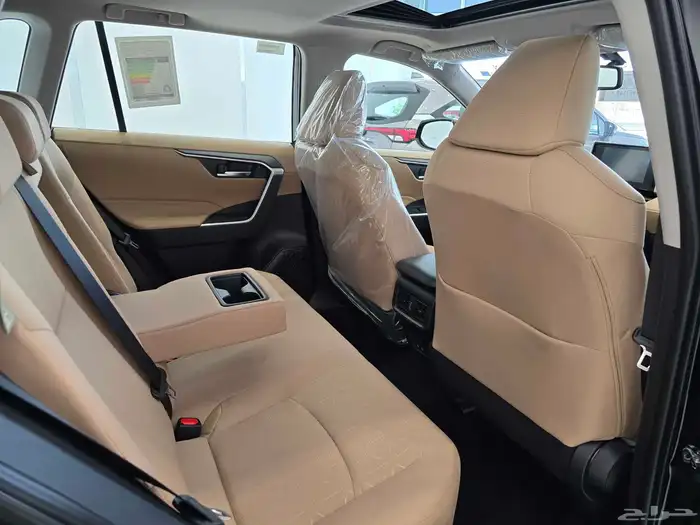 تويوتا راف فور XLE 2025 لون اسود 4