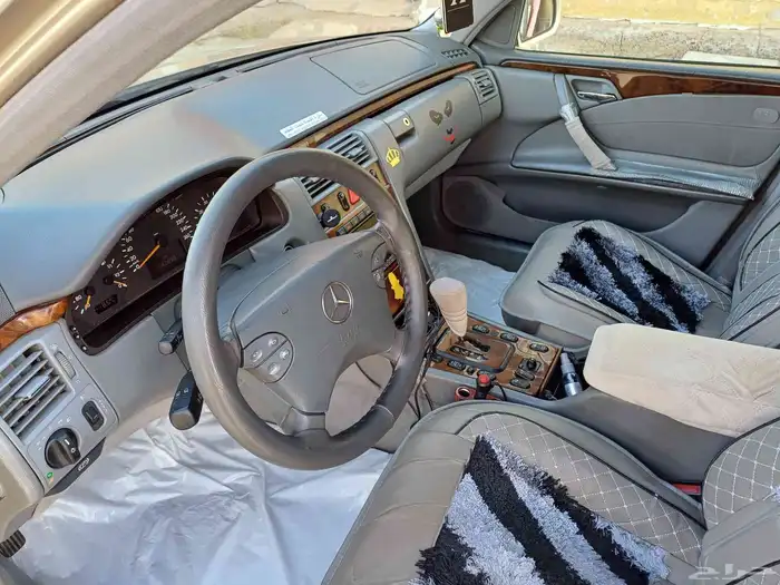 سيارة مرسيدس 2001 مع لوحة مميزة 909 حاك 2