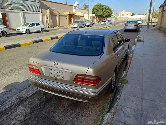 سيارة مرسيدس 2001 مع لوحة مميزة 909 حاك 3