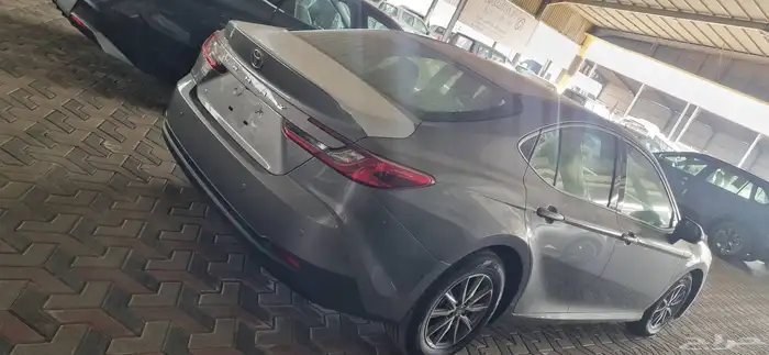 تويوتا كامري 2025 ستاندر بنزين E 4