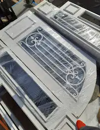 تفصيل أبواب حديد ودربزين سلالم وشبابيك حماية مع تركيب وضمان 11