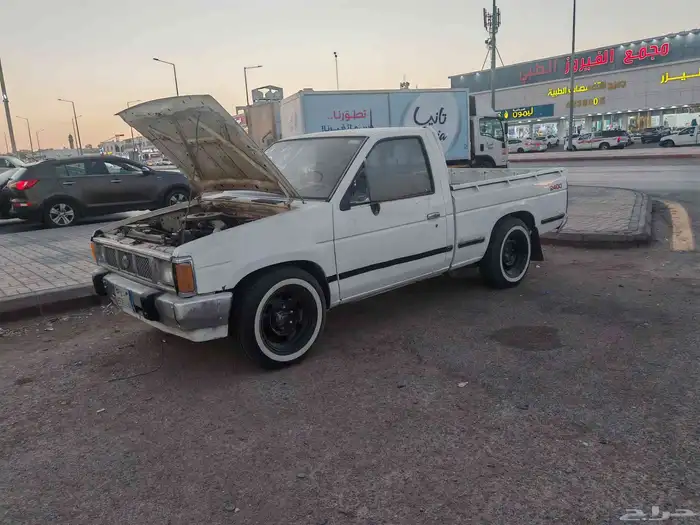 ددسن غماره 1986 مرشوش نضيف محركاته سليمه استماره منتهيه سنه 4