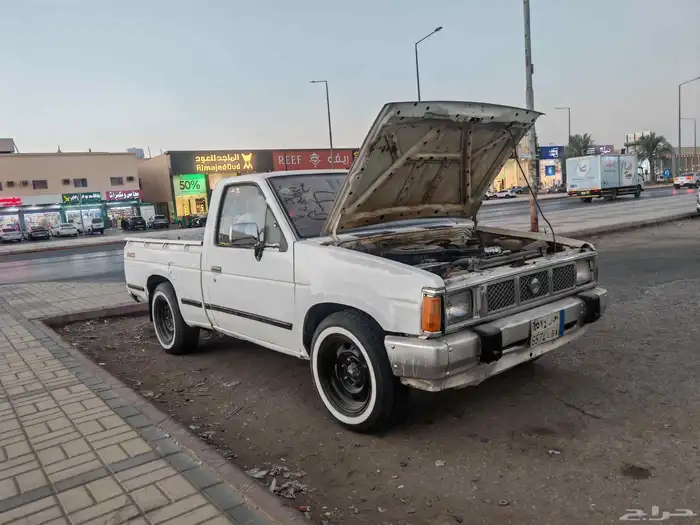 ددسن غماره 1986 مرشوش نضيف محركاته سليمه استماره منتهيه سنه 3