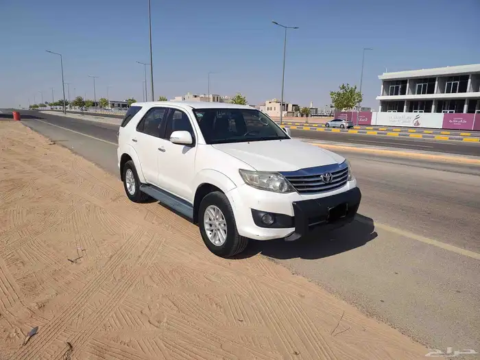 للبيع فورتشنر 2012 4 سلندر دبل 6